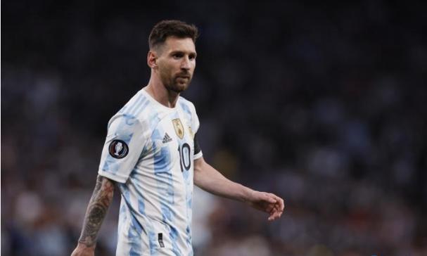 还记得天生胎记酷似“蝙蝠侠”的女婴吗？6次整容后，成功康复_露娜_卡罗尔_夫妻俩